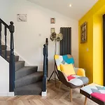 Chic Urban Haven With Double Bed House *