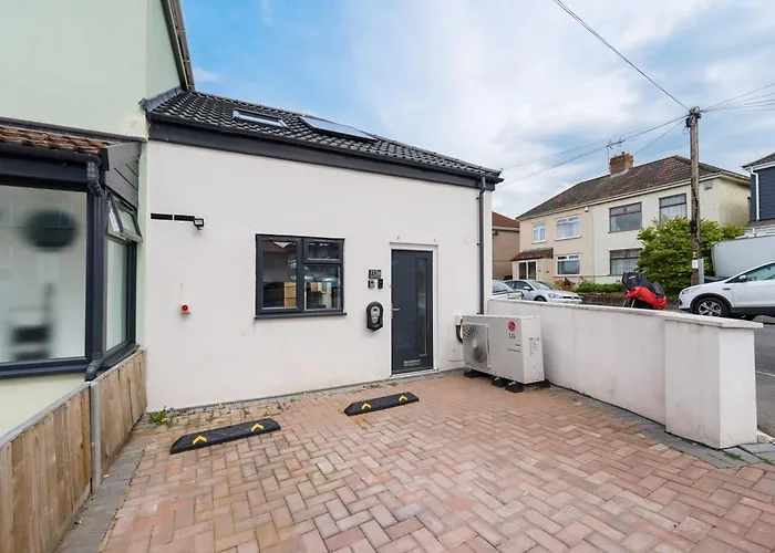 Prázdninový dům Chic Urban Haven With Double Bed House