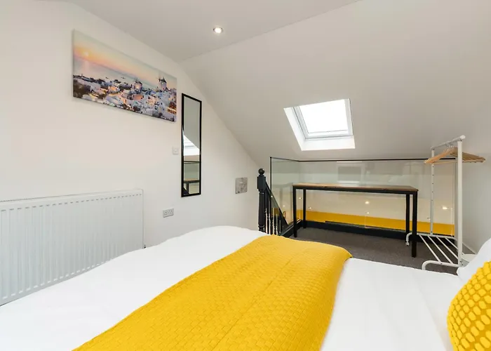 Chic Urban Haven With Double Bed House Prázdninový dům Bristol