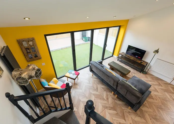 Chic Urban Haven With Double Bed House Tatil Evi