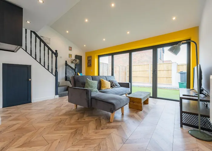 Chic Urban Haven With Double Bed House *