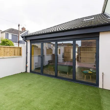 Chic Urban Haven With Double Bed House * Bristol