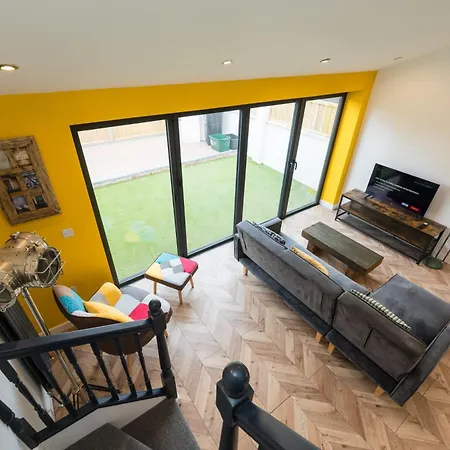 Chic Urban Haven With Double Bed House Nyaraló