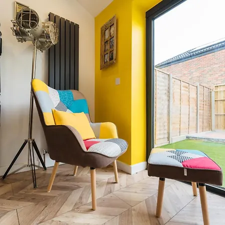 Chic Urban Haven With Double Bed House Μπρίστολ