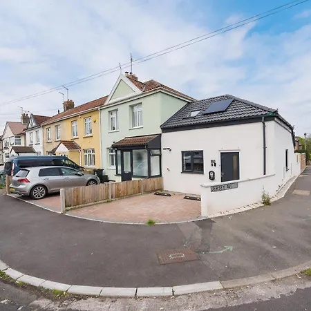 Chic Urban Haven With Double Bed House Nyaraló *