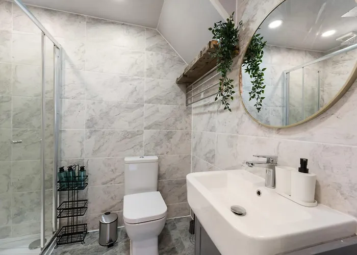 Ferienhaus Chic Urban Haven With Double Bed House